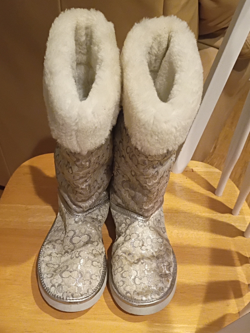 Coach  Nikole Cream Shearling Cuff Winter Boots Size 8
